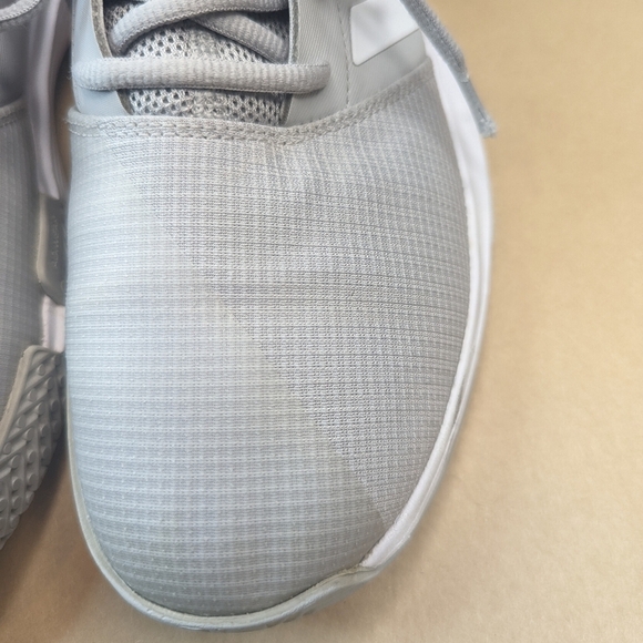 Athletic_Shoes
